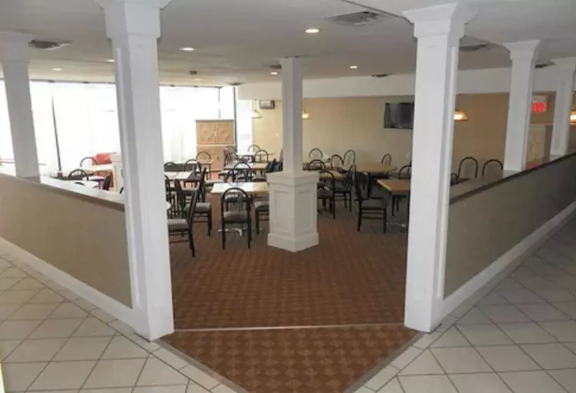 فندق Ambassador Inn And Suites