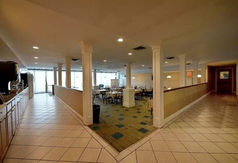 فندق Ambassador Inn And Suites