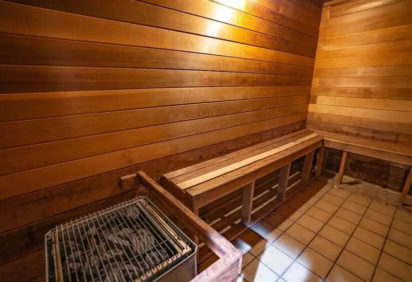 فندق Ambassador Inn And Suites