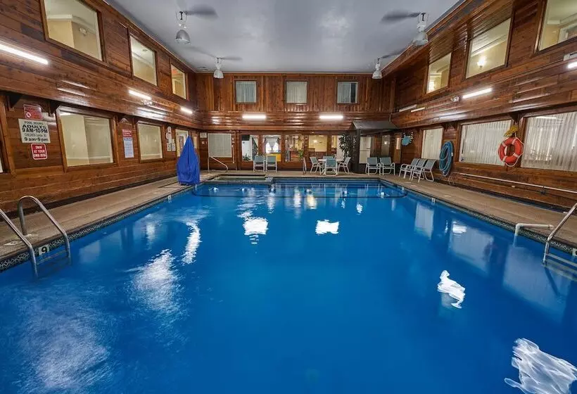 فندق Ambassador Inn And Suites