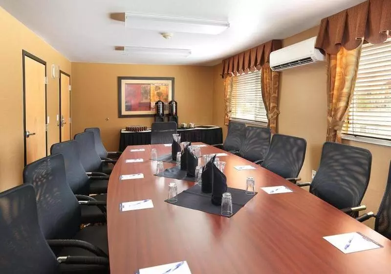 Crystal Inn Hotel & Suites   West Valley City