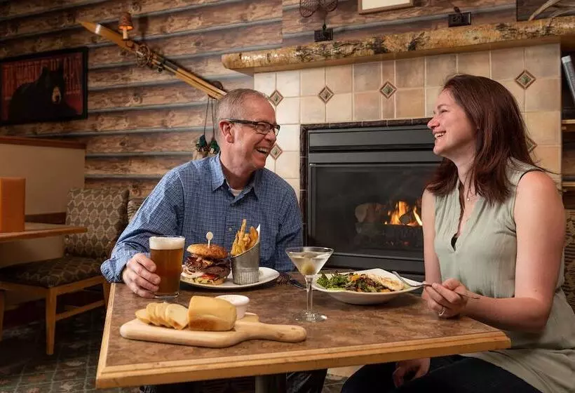 בית מלון כפרי Fairbanks Princess Riverside Lodge