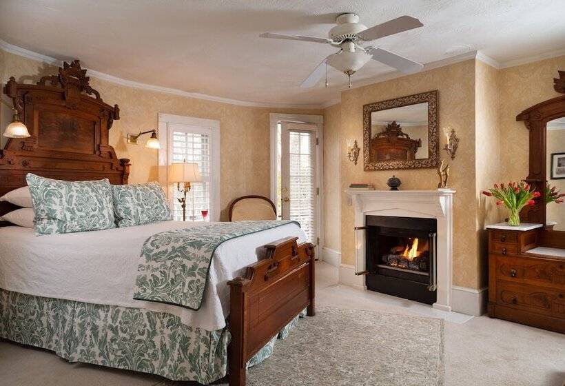 هتل White Doe Inn Bed & Breakfast