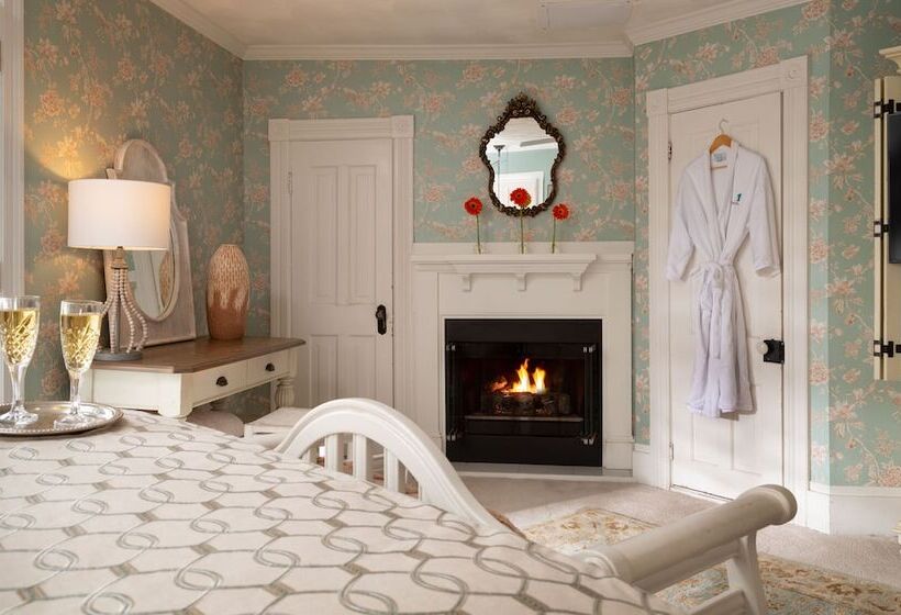 هتل White Doe Inn Bed & Breakfast