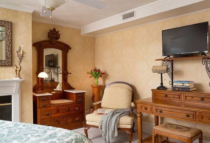 هتل White Doe Inn Bed & Breakfast