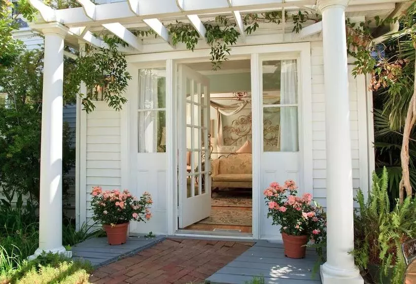 Szálloda White Doe Inn Bed & Breakfast