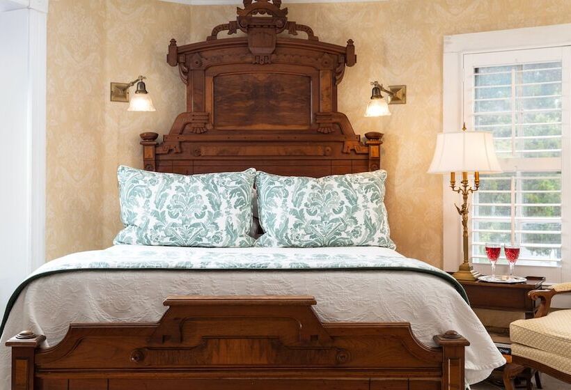 هتل White Doe Inn Bed & Breakfast