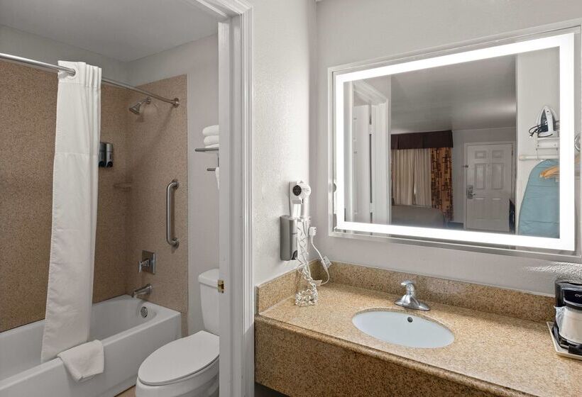 فندق Best Western Executive Inn