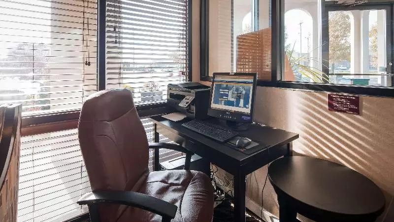 ホテル Best Western Executive Inn