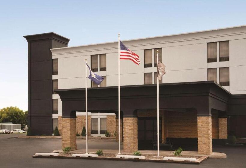 فندق Comfort Inn & Suites