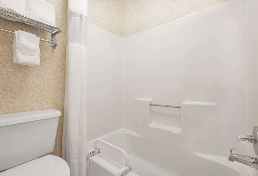 בית מלון כפרי Days Inn By Wyndham Greenville