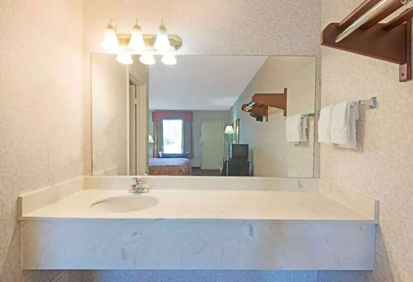 בית מלון כפרי Days Inn By Wyndham Greenville