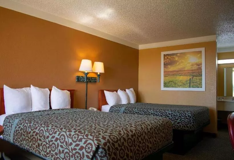 בית מלון כפרי Days Inn By Wyndham Hillsboro Tx
