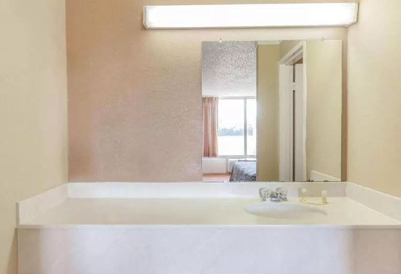 בית מלון כפרי Days Inn By Wyndham Hillsboro Tx