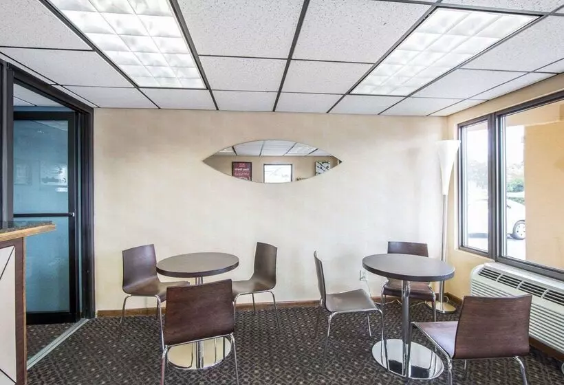 酒店 Econo Lodge North