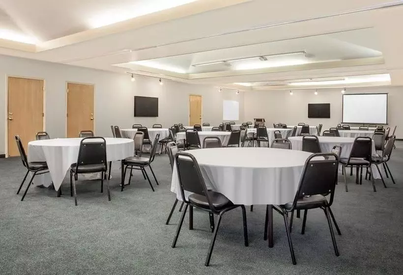 Отель Hawthorn Suites By Wyndham Kent/seatac Airport