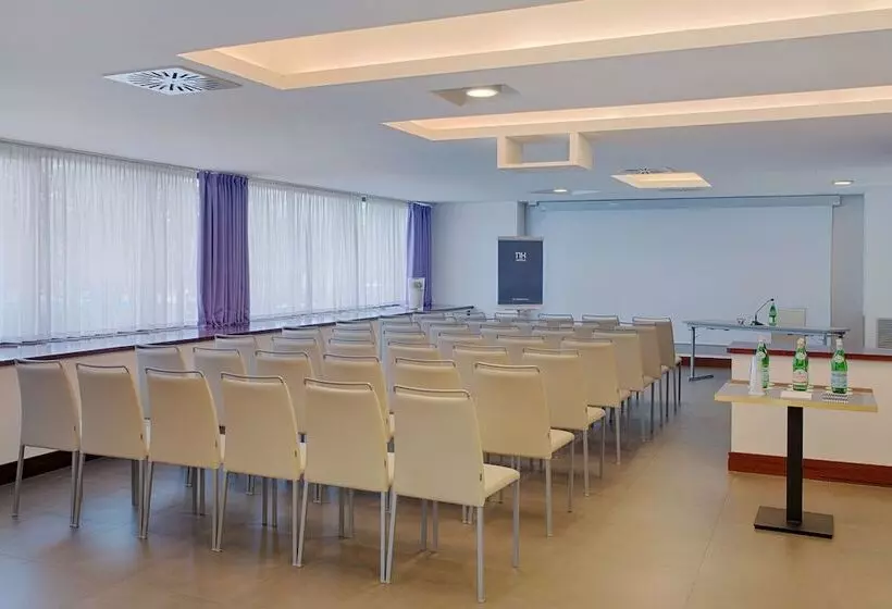 هتل NH Firenze