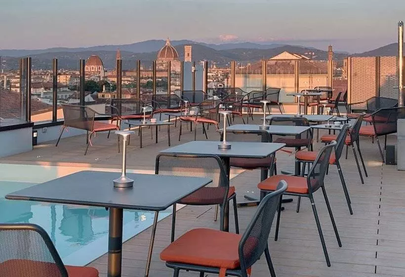 هتل NH Firenze