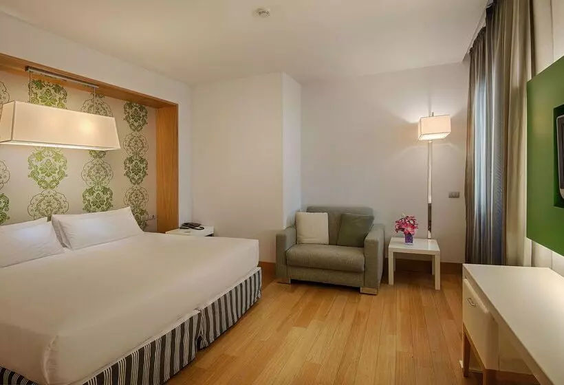 هتل NH Firenze