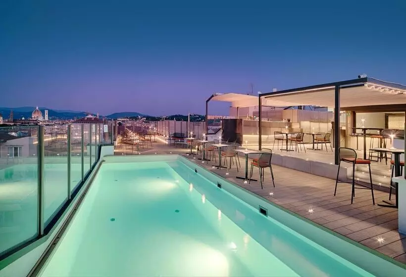 هتل NH Firenze