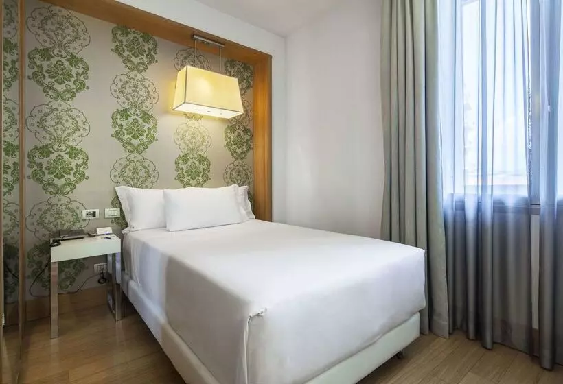 هتل NH Firenze