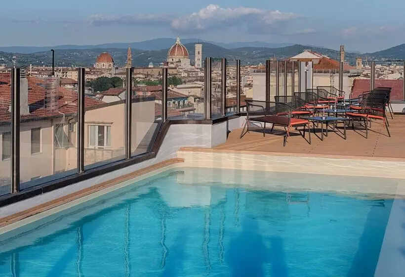 هتل NH Firenze