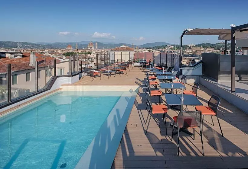 هتل NH Firenze