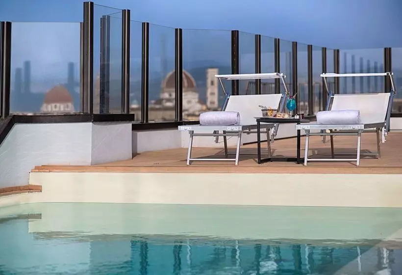 هتل NH Firenze