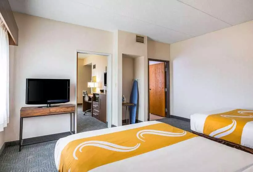 호텔 Quality Suites