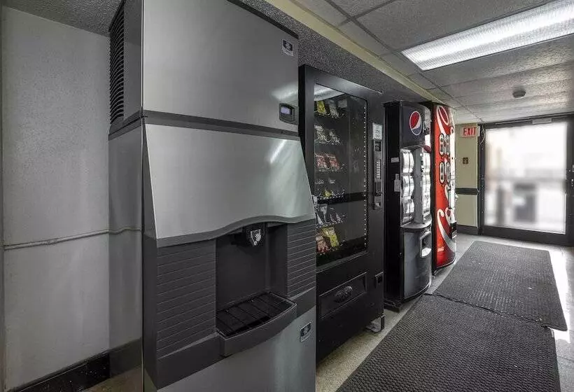 Отель Red Roof Inn Charlotte  University