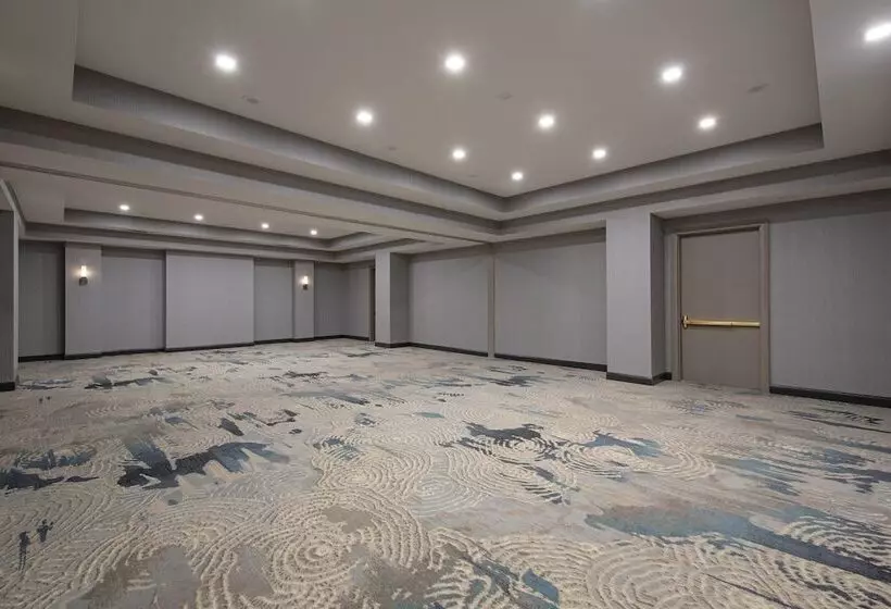 בית מלון כפרי Sheraton Suites Columbus Worthington