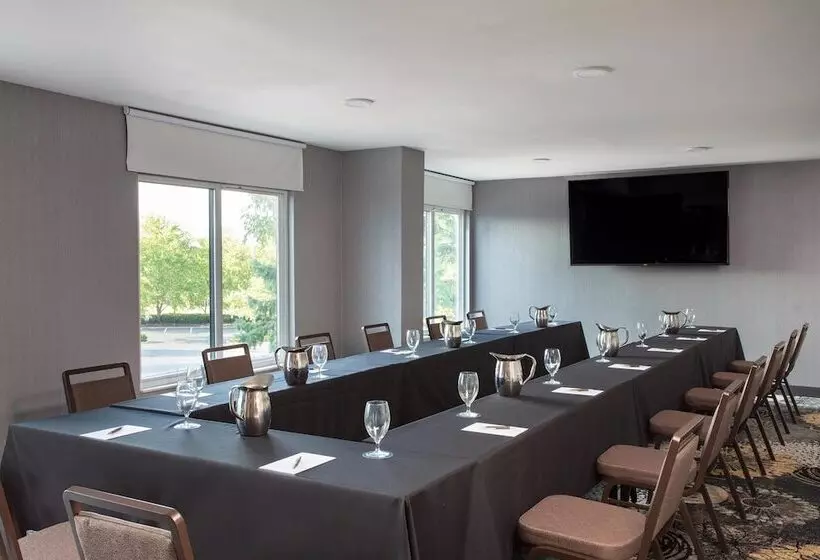 בית מלון כפרי Sheraton Suites Columbus Worthington