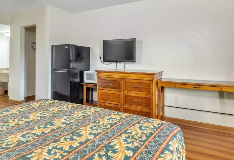 호텔 Studios And Suites 4 Less Emporia