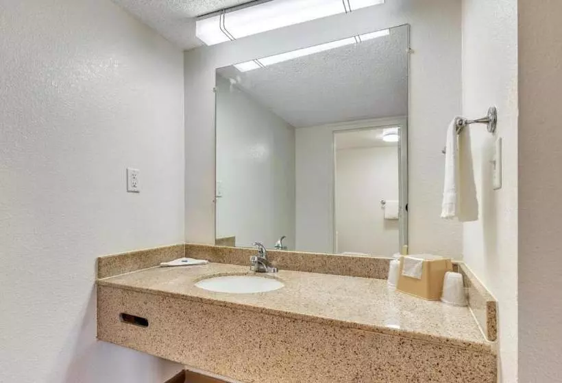 호텔 Studios And Suites 4 Less Emporia