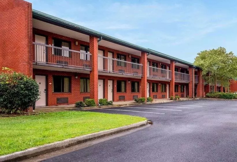 호텔 Studios And Suites 4 Less Emporia