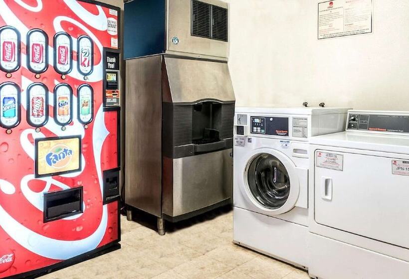 בית מלון כפרי Studios And Suites 4 Less Emporia