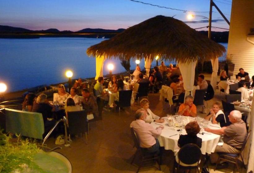 هتل Auberge Du Lac Des Sables