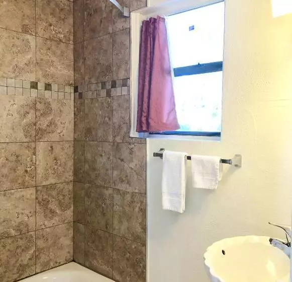 Отель Dunes Inn & Suites  Tybee Island