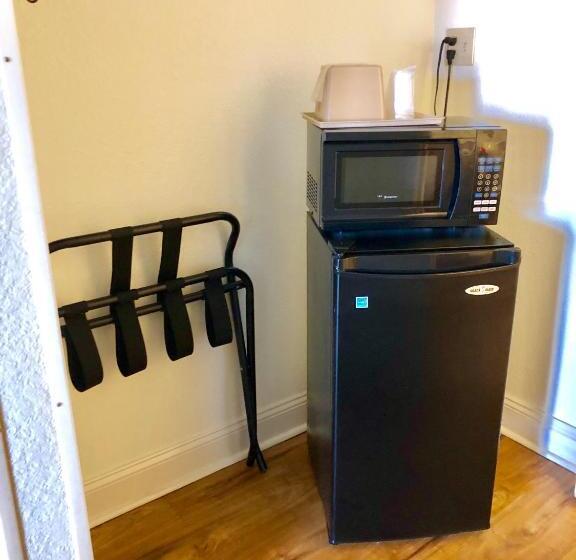 Otel Dunes Inn & Suites  Tybee Island