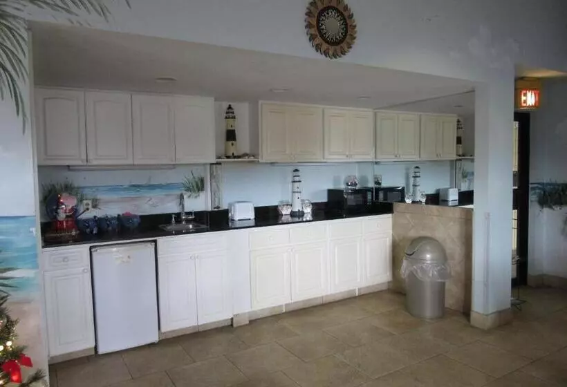 Отель Dunes Inn & Suites  Tybee Island