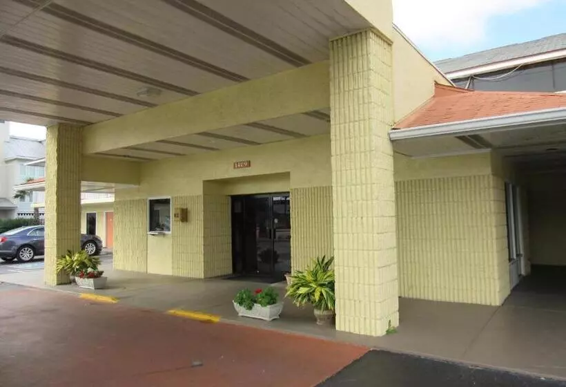 Отель Dunes Inn & Suites  Tybee Island