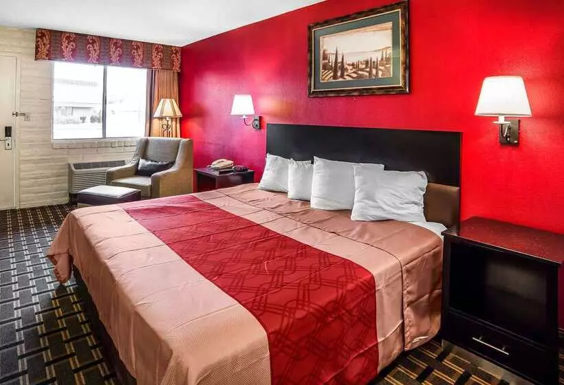 בית מלון כפרי Econo Lodge Downtown