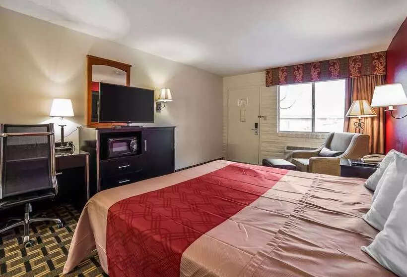 בית מלון כפרי Econo Lodge Downtown