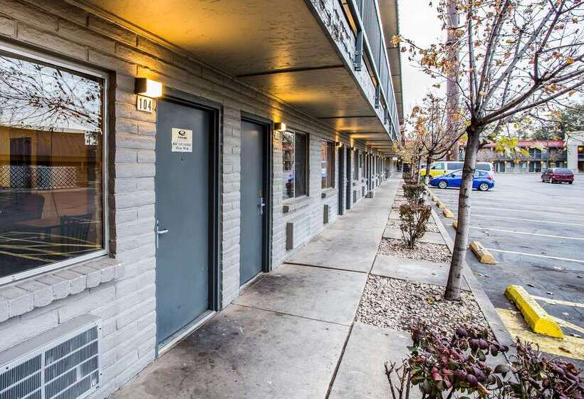 فندق Econo Lodge Downtown