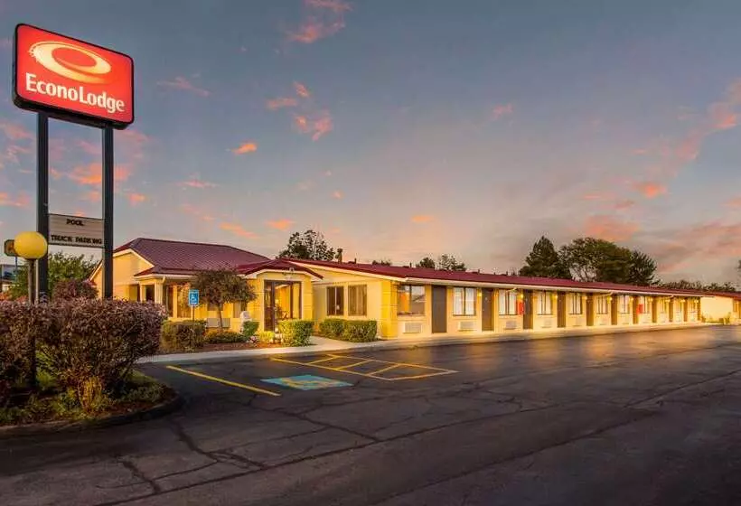 Отель Econo Lodge