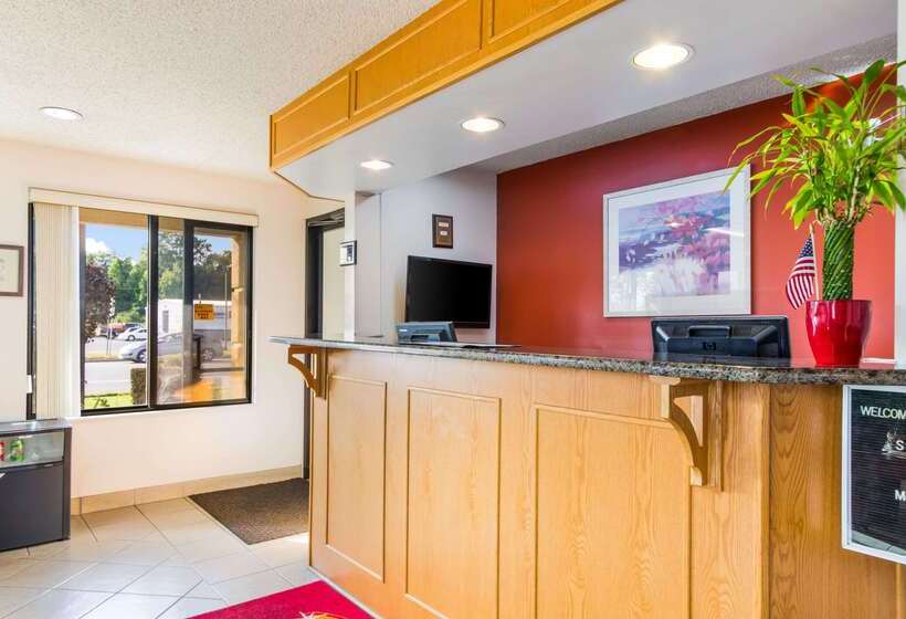 בית מלון כפרי Econo Lodge