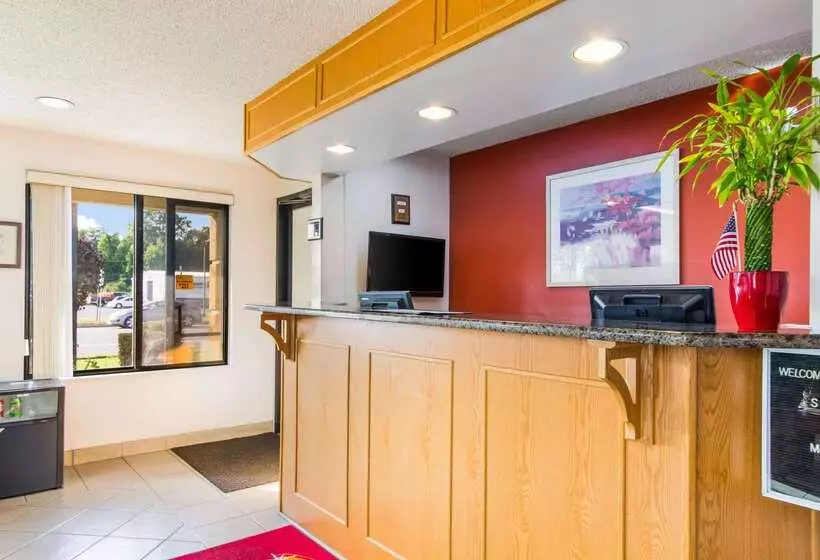 Отель Econo Lodge