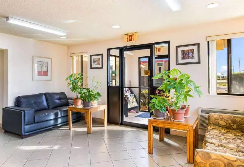 Отель Econo Lodge