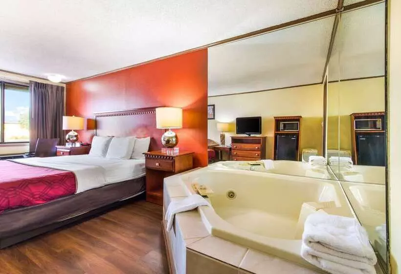 Отель Econo Lodge