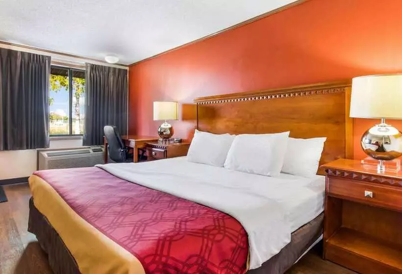 Отель Econo Lodge